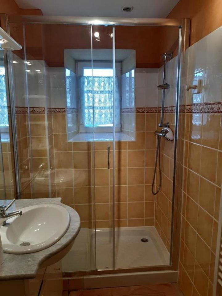 Salle de douche rez de chausée